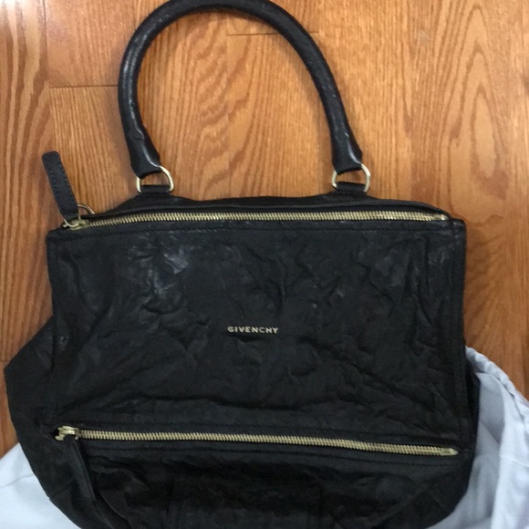 SOLD-Givenchy lrg Pandora in crinkled lamb leather - Picture 2 of 14